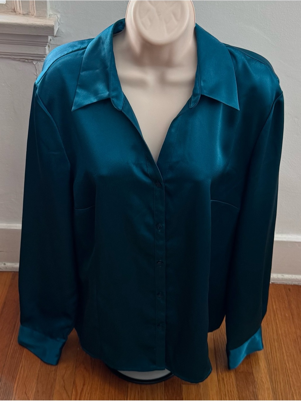 NWT JM Collection Silky Teal sea blue V-neck Button-Up Blouse, size 16 plus